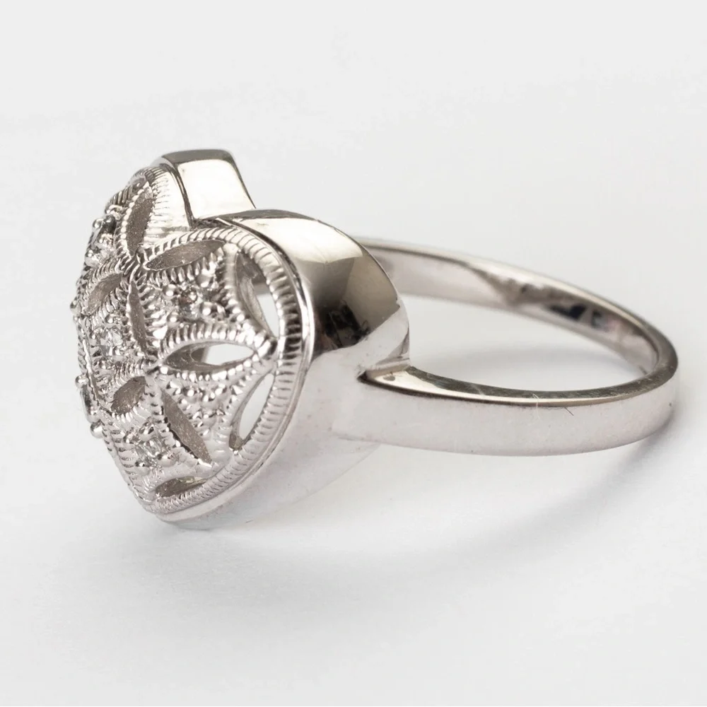 Heart shaped concave ring filigree, etching & small diamonds & sterling silver 8 - Picture 7 of 16